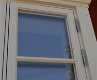 Utåtgående fönster i trä/aluminium